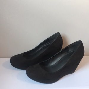 APT. 9 black wedges